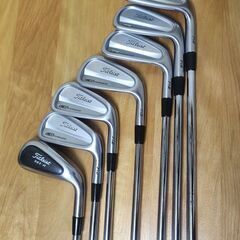 アスリート向け！Titleistのクラブ及びアンダーアーマーキャディバッグセットの画像