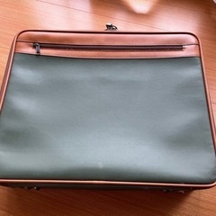 鍵付きバッグ