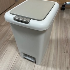 美品】一人暮らしに！ワンタッチで開くゴミ箱(ミニサイズ