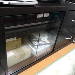 テレビ台を差し上げます。