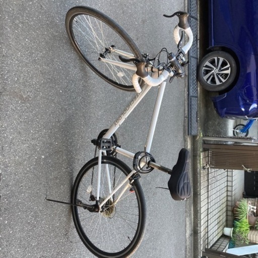 21TECHNOLOGYのロードバイクです。先日中古で18,000で購入しましたが必要無くなりましたのでお譲り致します。