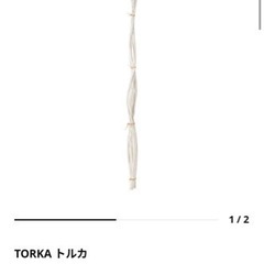 IKEA インテリアガラス花瓶と木の画像