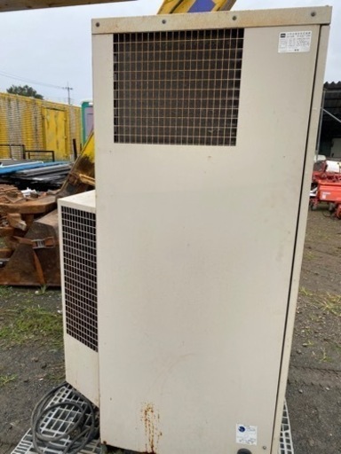 東芝 エアーコンプレッサー ドライヤー 空気圧縮機110TADタンク98Lジャンク品だと思う