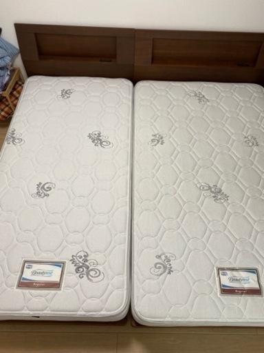 シモンズマットレスとベッドフレームセット(シングル&セミダブル)