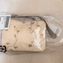 マジェスティックレゴン　チュールフラワーショルダー　グレイッシュベージュの画像