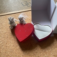 ヴァンドーム青山ハート型BOX赤ベア付きの画像