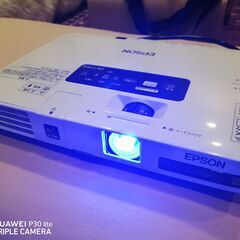 EPSON  エプソン  プロジェクター EB-1776W