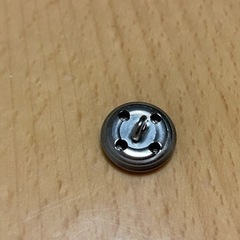 金色の気品のある柄のボタン5個 今さらに銀色の物プレゼント まとめ買い割引可⑧の画像