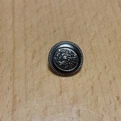 金色の気品のある柄のボタン5個 今さらに銀色の物プレゼント まとめ買い割引可⑧の画像