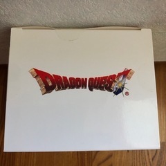 新品、未開封。 ドラクエ　スライムナイト　デスククリーナー。  ドラゴンクエスト　アミューズメント　グッズシリーズ　スライムナイトのデスククリーナー。  使用しない時はフィギュアとして飾れる！  箱に少し凹みありますが、中身は大丈夫です。  サイズ　約15cm。  ドラクエ好きな方におすすめです。の画像