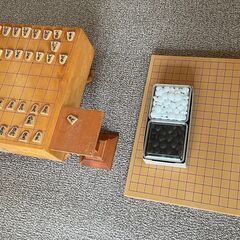 お買い得!!! 本榧将棋盤(パチッと良い音がします)、将棋コマ、碁盤、碁石の四点セットの画像