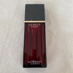 ジバンシイ キセリュズ ルージュ　オードトワレ 50ml　残量半分