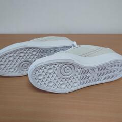 お取引が、決まりました。新品未使用 アディダススエードとキャンパス地のスニーカーの画像