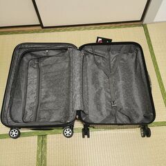 値下げ5回目！ 未使用スーツケース美品Ｍサイズ TSAロック搭載コーナーパッド付 ダブルキャスターの画像