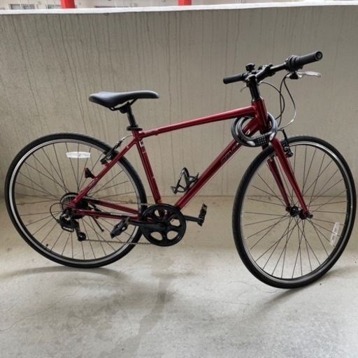 今なら付属品付き❗️クロスバイク　レッド【タイヤサイズ】700×32c