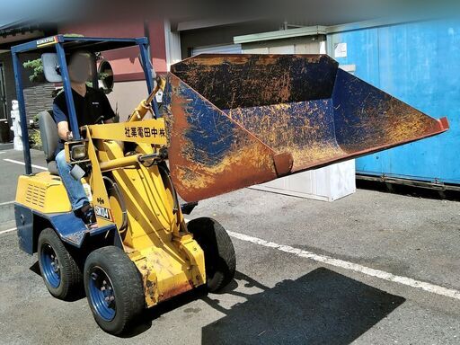 ∞ komatsu コマツ トラクタショベル ホイールローダー SK04-2 簡易動作OK アーム稼働OK ライト破損あり