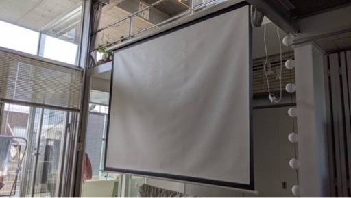 プロジェクタースクリーン