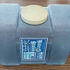 【中古品】雑貨（おにぎりケース・醤油さし・プラ水筒１個・水缶１個）の画像