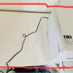 白色デスク無料！