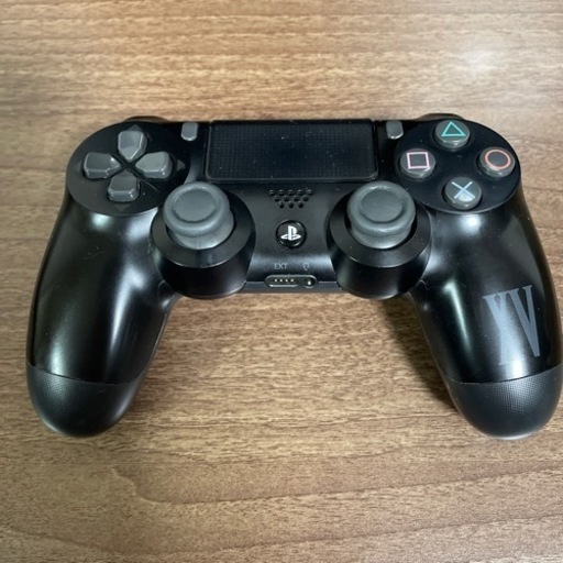 PS4 本体　FINAL FANTASY XV LUNA EDITION