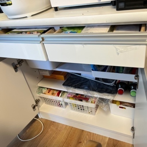 食器棚　本日取りに来て頂ける方値下げします