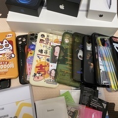 iPhoneケースなど　数点の画像