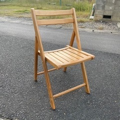 折り畳み式ウッドチェアの画像