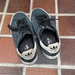アディダス スタンスミス スエード 紺 の画像