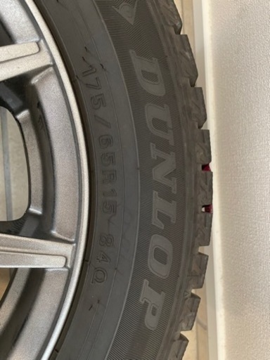 ダンロップスタッドレス　2021年製タイヤ4本　175 65R15