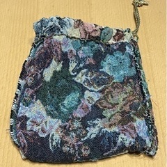 前にバッグを作ったあまりの生地で作った手作りポーチの画像