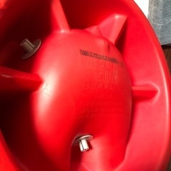 バンボ レッド 赤ちゃん 椅子 Bumbo テーブル ベルト 付きの画像