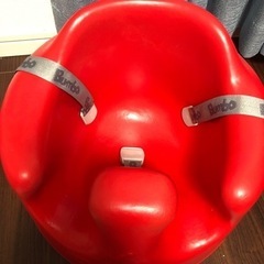 バンボ レッド 赤ちゃん 椅子 Bumbo テーブル ベルト 付きの画像