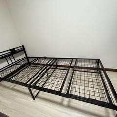 シングルパイプベッド（コンセント付き）（希望でしたらマットレスも...