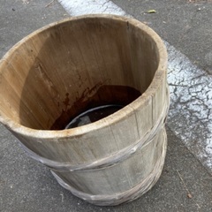水が溜まる　樽　おけ　風呂　浴槽