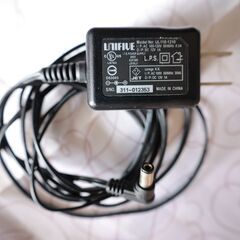 ★UNIFIVE ACアダプター DC12V1A (程度上)