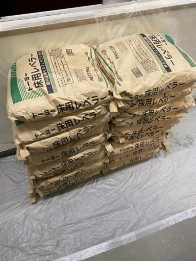未使用コンクリート　床用レベラー25kg 22袋