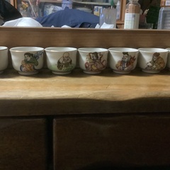 新品、九谷焼、七福神のおちょこです。
