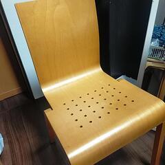 椅子　一つの画像