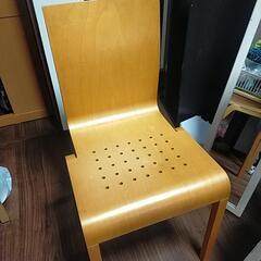 椅子　一つの画像