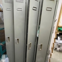 中古オフィス用家具　4人用ロッカー