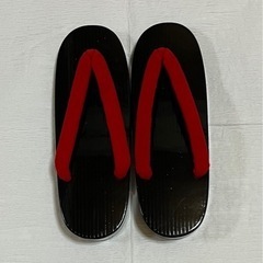 《決まりました》未使用品 レディース 黒塗り 右近下駄 赤鼻緒