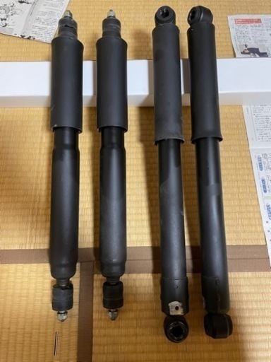 純正品 トヨタ ランドクルーザー 再販 GRJ76K 復刻 ショック4本とステアリングダンパー 1本 中古