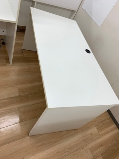 大きめのデスクです
