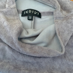 グレーのワンピース　INDIVI  日本製の画像