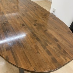 テーブル　2m × 1m 高さ1mほどの画像