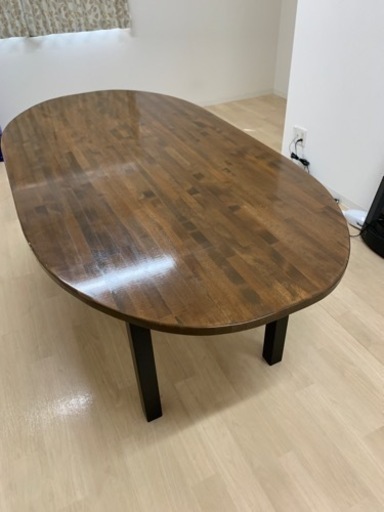 テーブル　2m × 1m 高さ1mほど