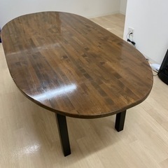 テーブル　2m × 1m 高さ1mほど
