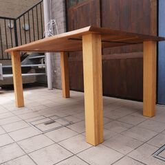 KASHIWA(柏木工)のウォールナットとオーク材使用した耳付きダイニング