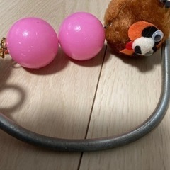 バネで動くタヌキ？のおもちゃ