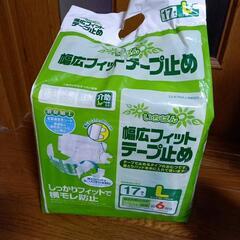 尿とりパッドと大人用紙おむつの画像